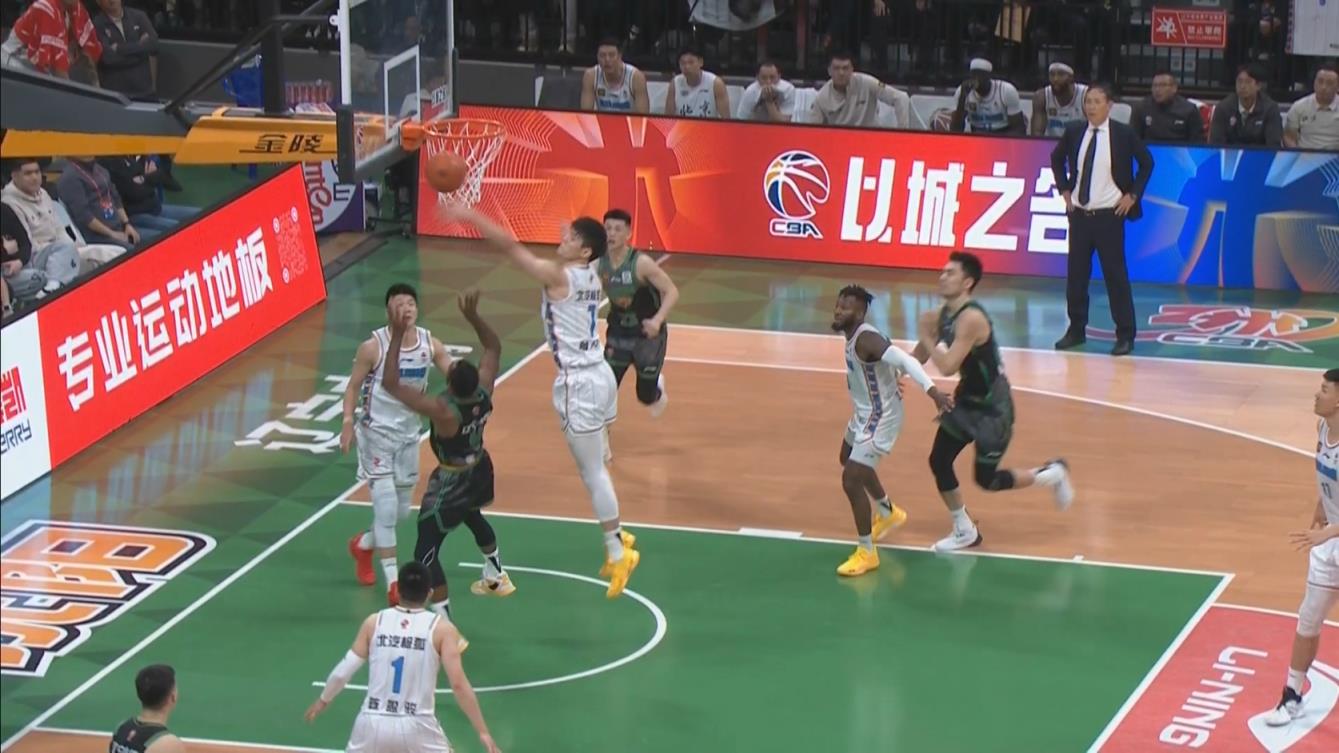 曾凡博釘板血帽弗格上籃 本場(chǎng)個(gè)人第6個(gè)蓋帽！